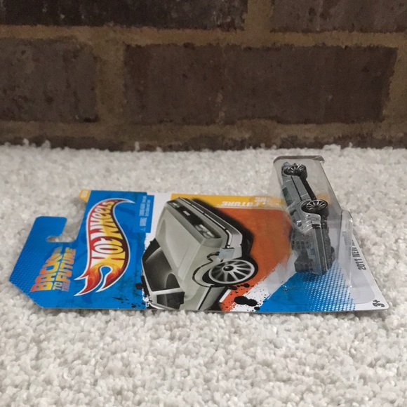 2011 Hot Wheels Back To The Future Time Machine DeLorean - Picture 5 of 6